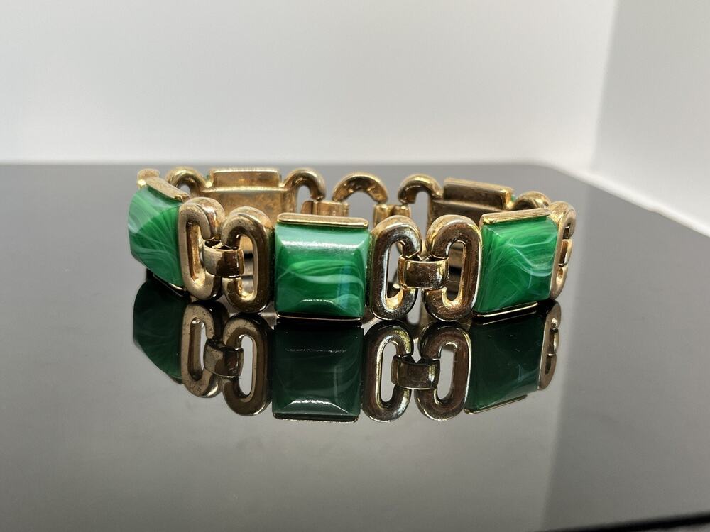 Vintage Crown Trifari Molded Green Cloud Glass Cabochon Gold Tone Bracelet 7”
